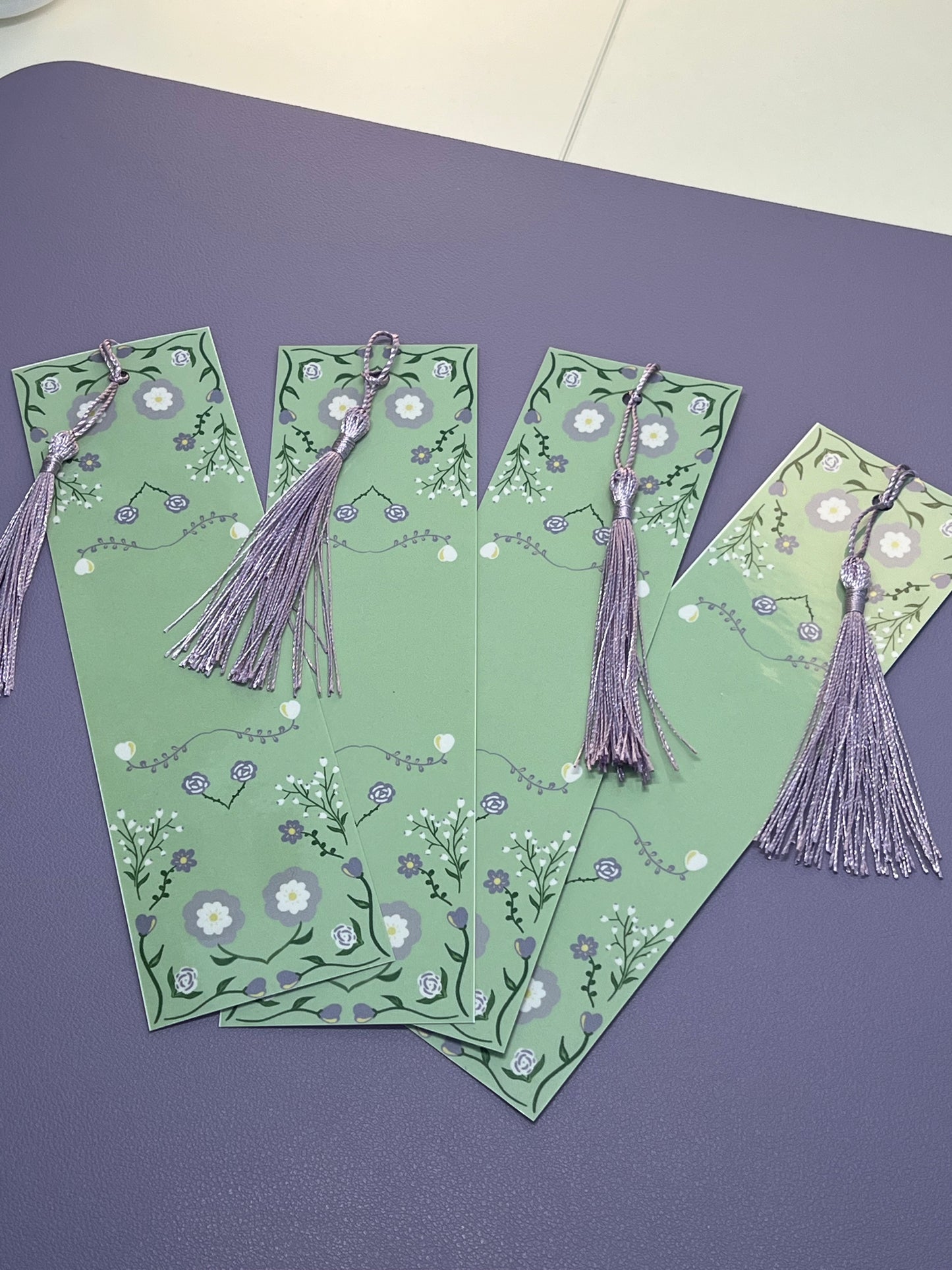 Marque page fleurie - vert pastel